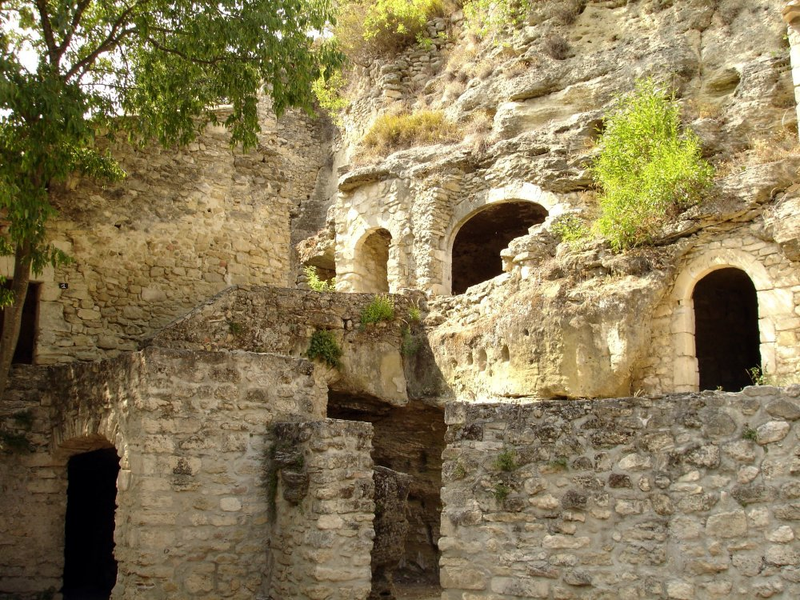 Illustration for article titled An underground city in France where people have lived for thousands of years
